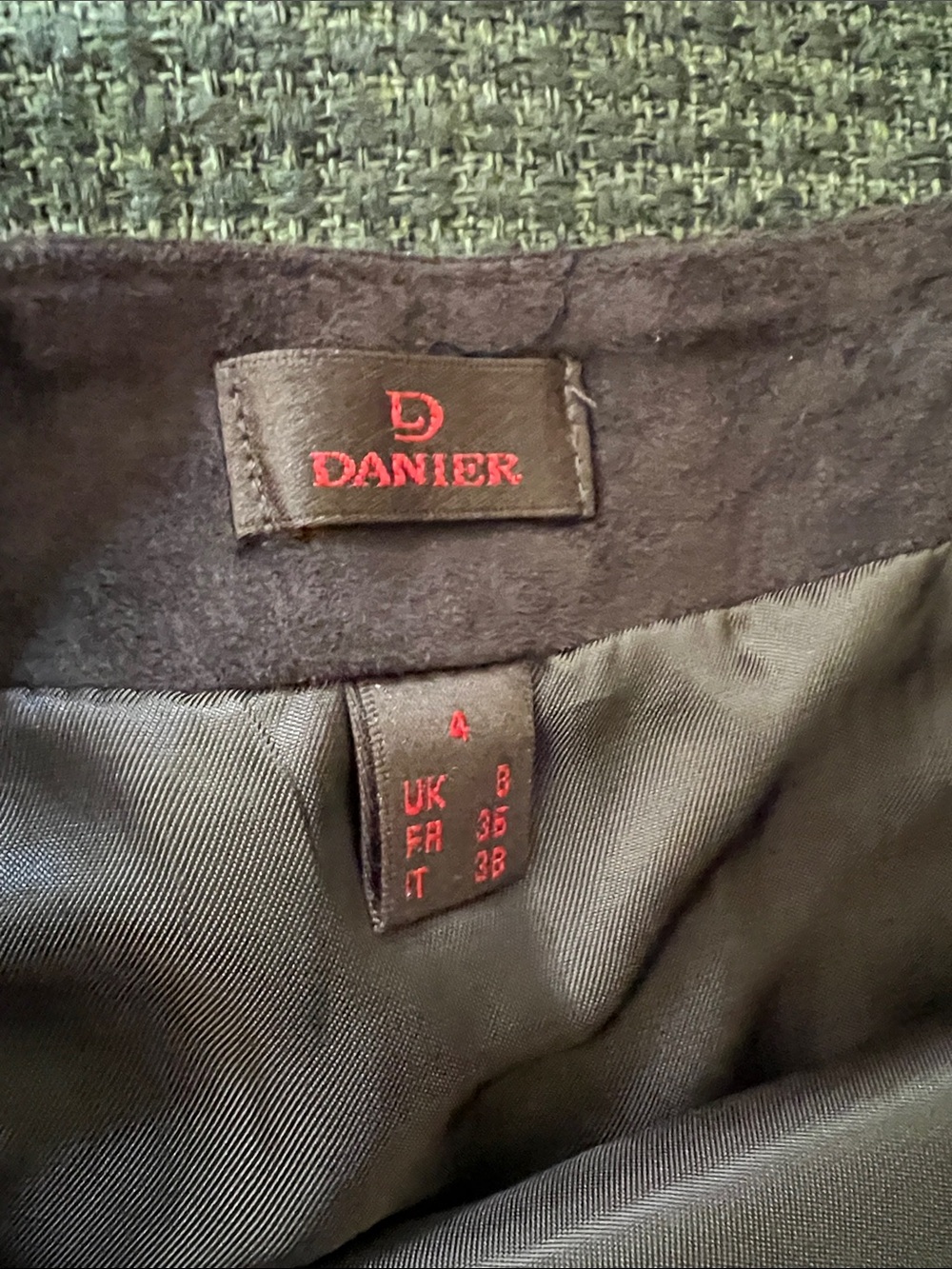 Danier Dark Brown Suede A-Line Pleated Skirt (sz 4) - Picture 2 of 6